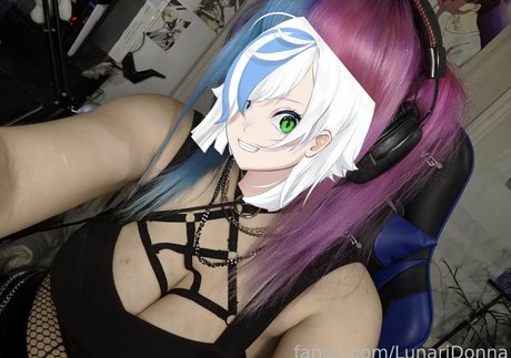 LunariDonna pretty model image