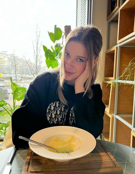 meelafree naked pornstar galleries