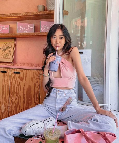 Waikei Waikeezy adult star archive