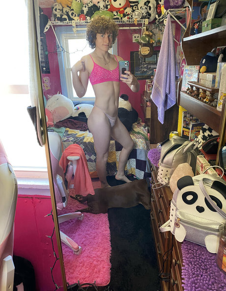 18 year old onlyfans top image