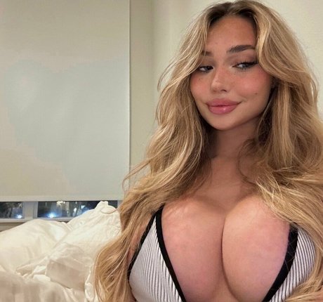 Razzcherry star naked picture