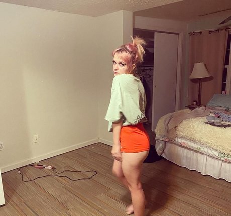 Bonnie Grace adult model pics