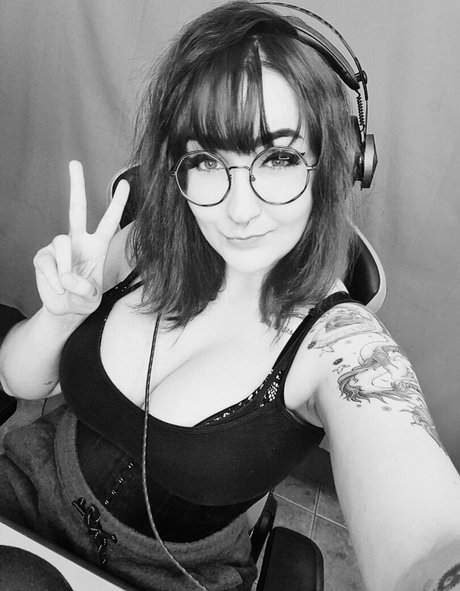 wzuia star sex images