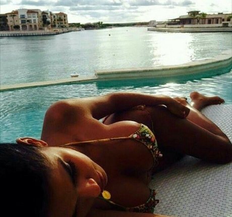 Daniela Baptista hot star gallery