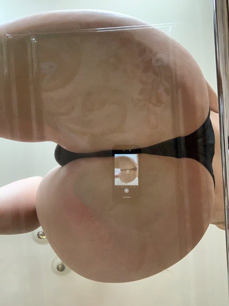 ell8ta pornstar naked img