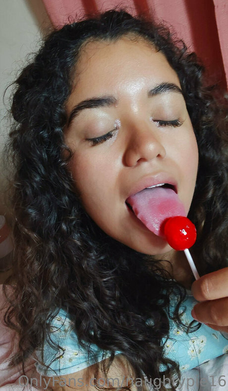 naughtypie16 beautiful model pics