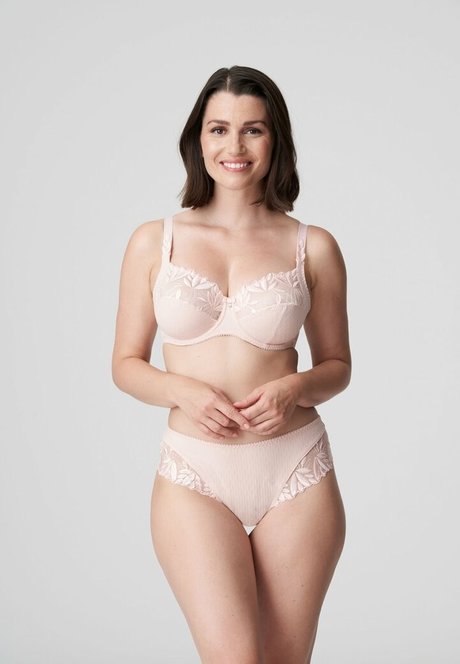 Sabrina Laporte model nude pictures