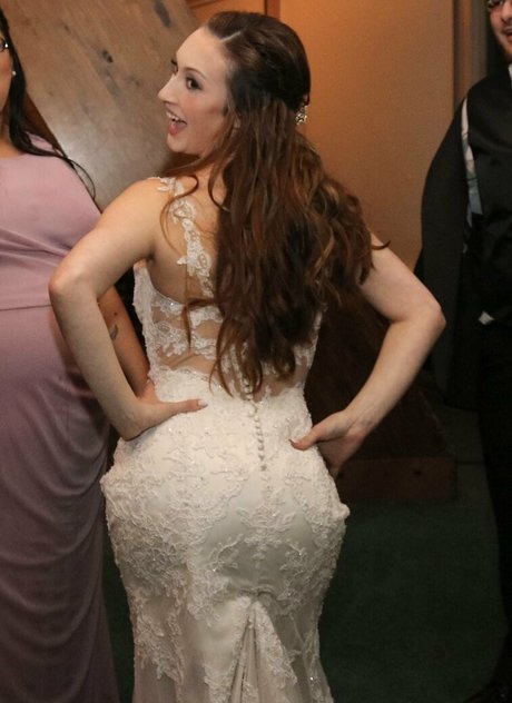 momdd1998 model pornographic image