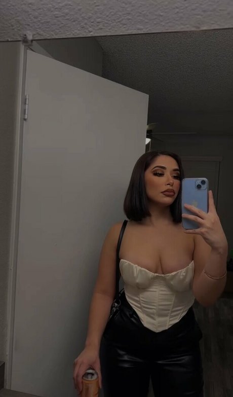 emelyelenaa erotic pornstar galleries