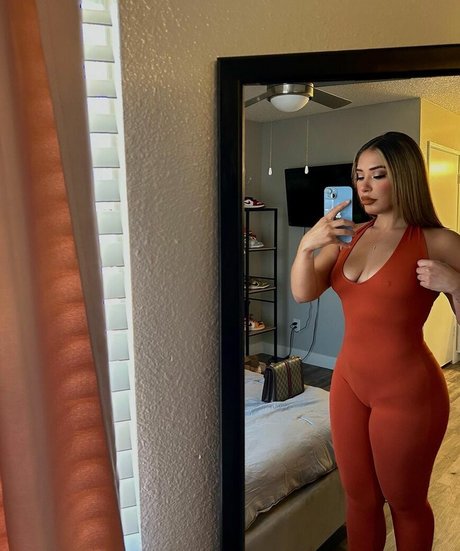 emelyelenaa hot model photos