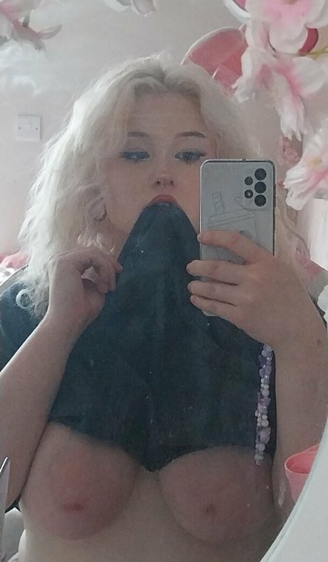 cute babe onlyfans hot nude picture