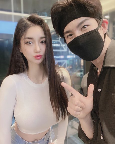 Candyseul star nude photo