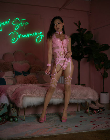 Jeannie Elise Mai model hot galleries