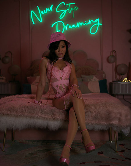 Jeannie Elise Mai model porn pic