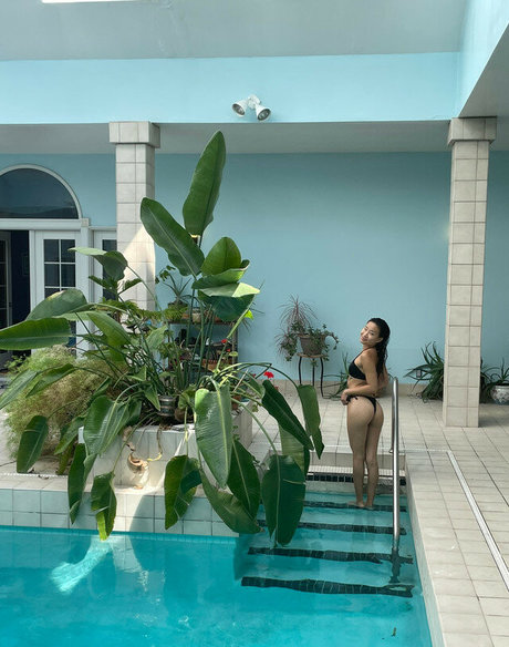 Jeannie Elise Mai sexy model image