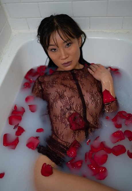 Jeannie Elise Mai sex pornstar img