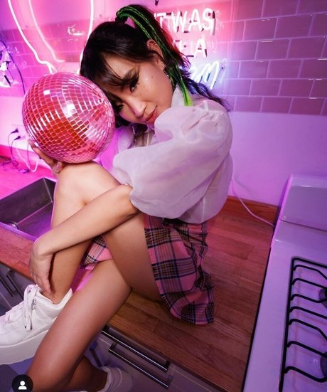 Jeannie Elise Mai high quality star pictures