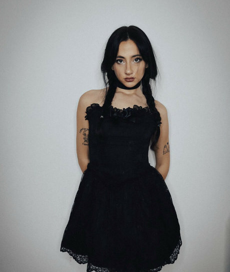 Devinevola star nudes images