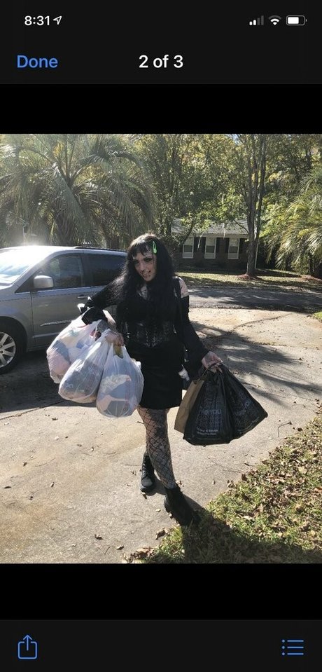 spookisideshow model nude photo