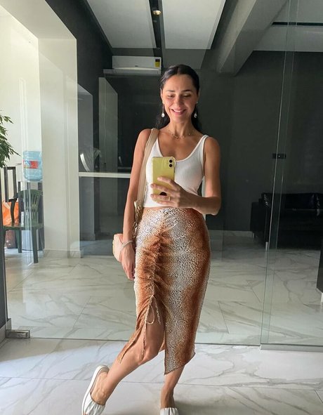 yladoyla pretty model pic