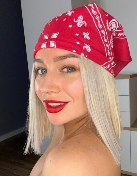 emanovak nude star archive