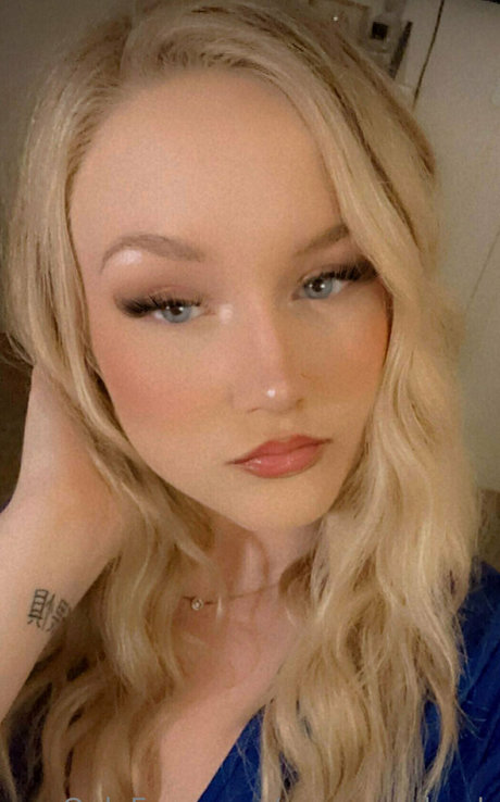 mr greenback erotic model images