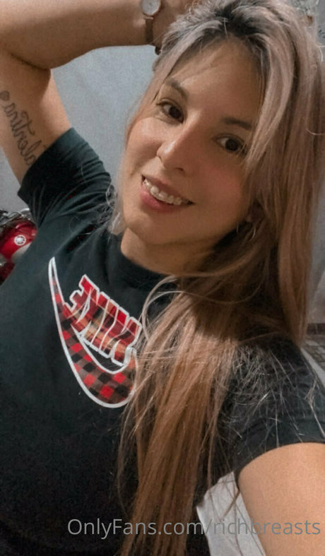 richbreasts exclusive actress pictures