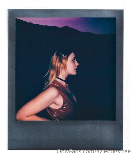 aziebugxfree adult model pic