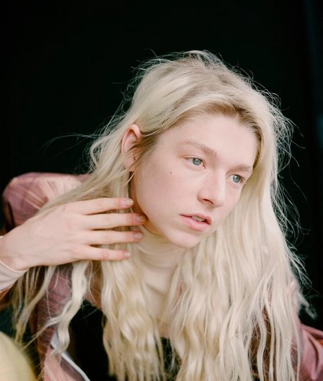 Hunter Schafer model nude picture