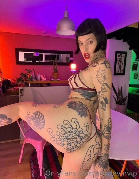 anadevinvip erotic pornstar image