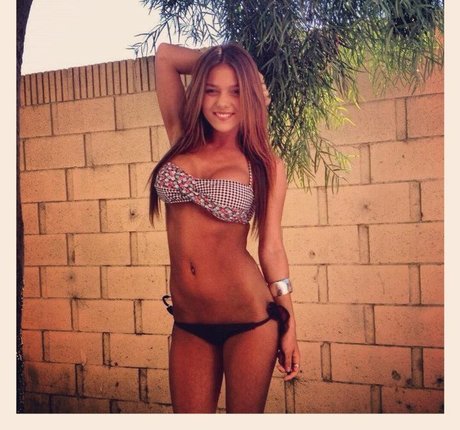 Cafe Lu Girls naked model picture