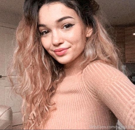 Sassyt33n model xxx pic