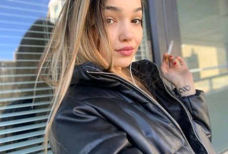 Sassyt33n nude pornstar img