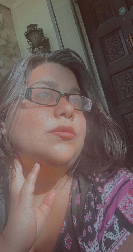 Eli White pornstar nude img