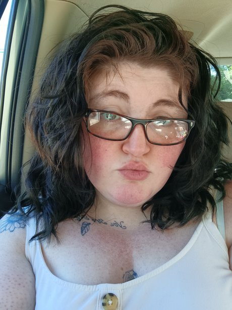 MINNI3RATO model naked photos