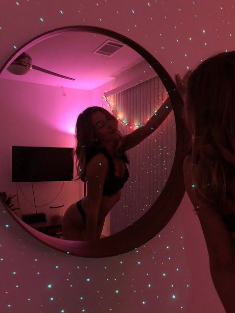 lilah naked star photo