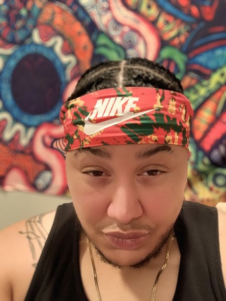 Shuggie naked star img