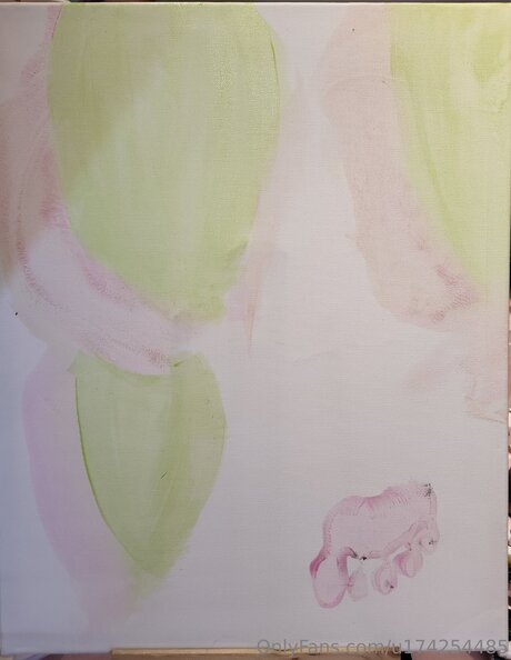 CurvyPeach nude model picture