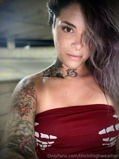 NjsFinest model naked photos