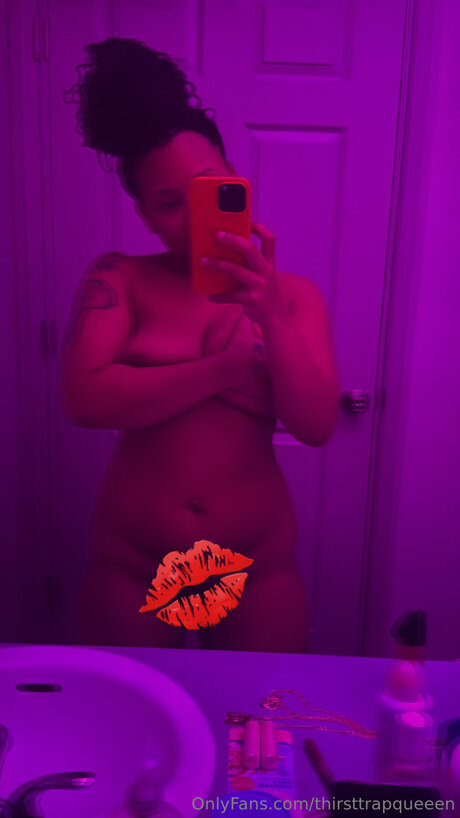 Queeen_ model adult picture