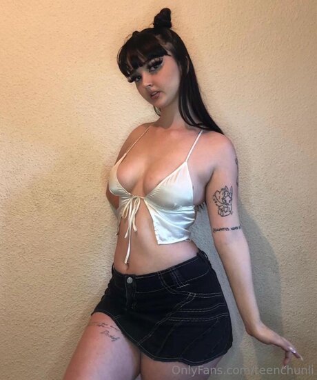 _Chun Li 18 yO Cosplay_ model adult img