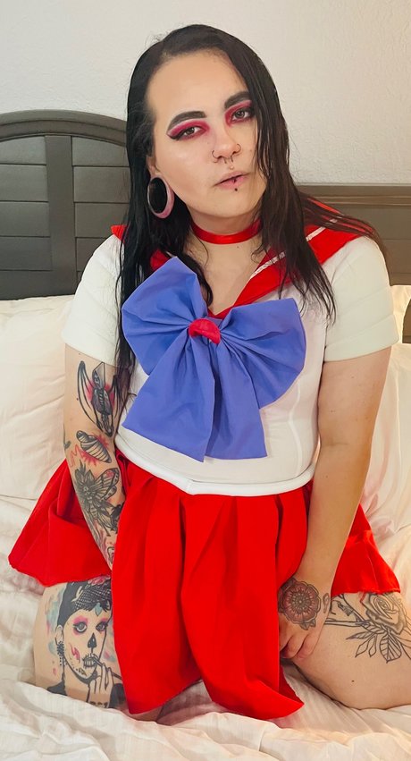 Britaneydropdead pretty model pic