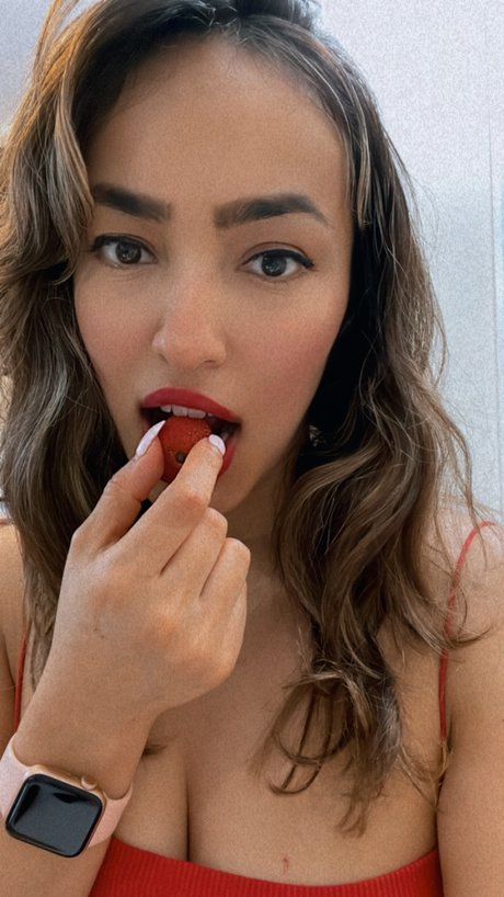 TheHotFoodie model sexy pic