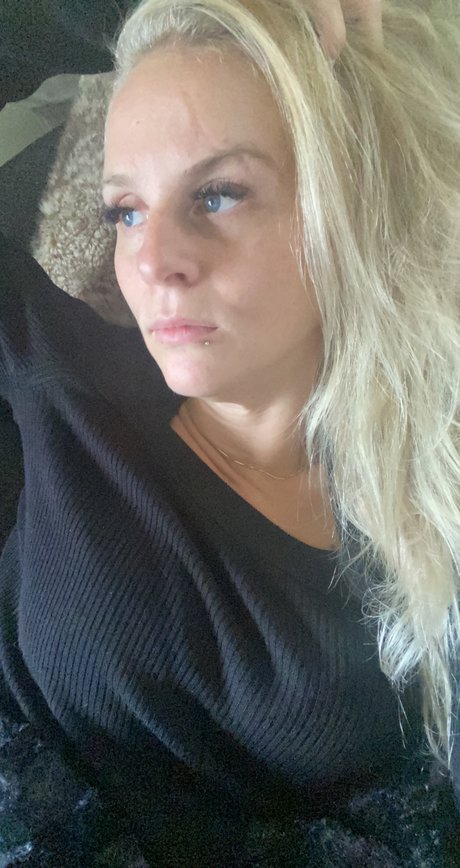 Casandera art star pic