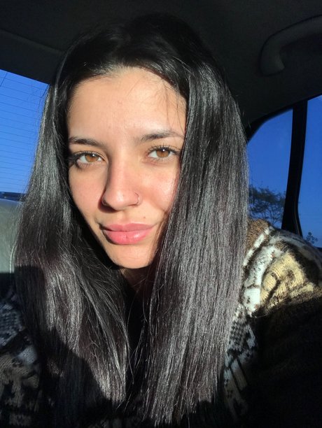 L o l a_ high quality actress images