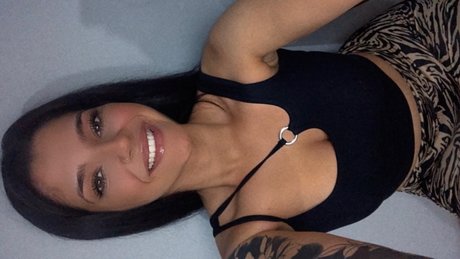 L o l a_ model top photo