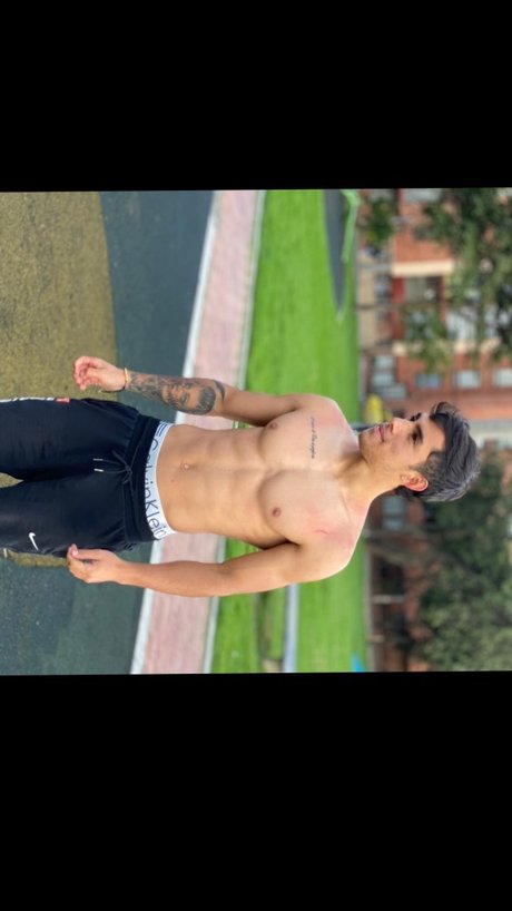 Santiago Quevedo star nude photos