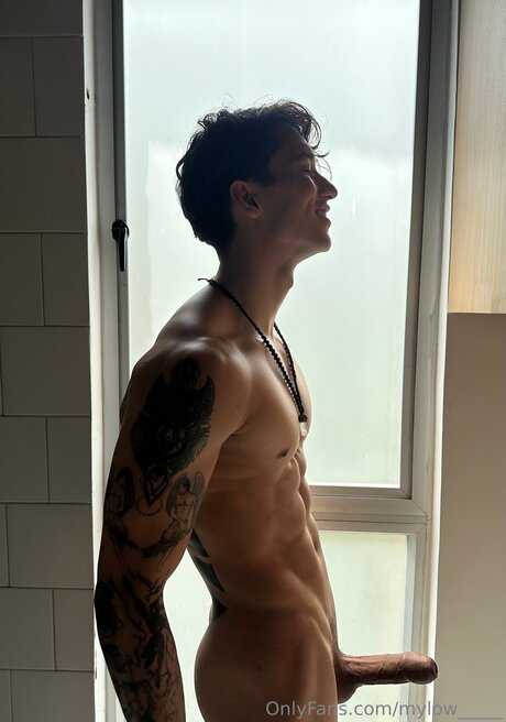 MilO star sexy picture