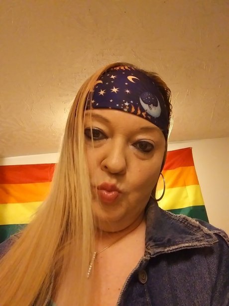 Kizzy s World Trans Girl Next Door_ nude model pic