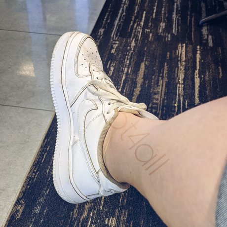 Worship at my Feet_ model free pic